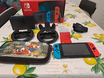 nintendo switch con custodia, accessori e gioco