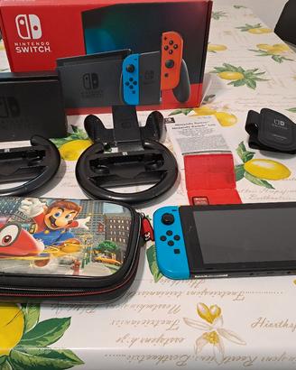 nintendo switch con custodia, accessori e gioco