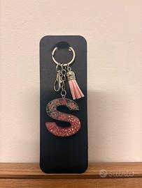 Portachiavi in resina lettera S