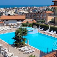 Tortoreto, piscina, vista mare