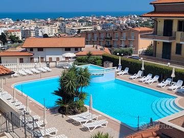 Tortoreto, piscina, vista mare