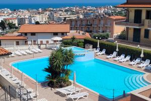 Tortoreto, piscina, vista mare