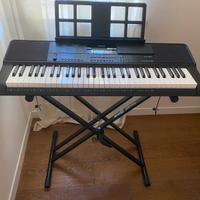 Casio CT-X700 con supporto e leggio