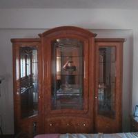 vetrina in perfette codizioni radica di noce