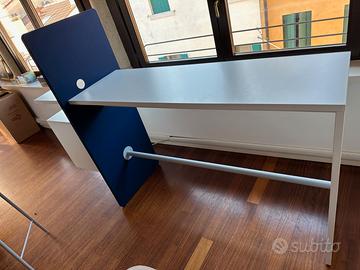 BANCONE CON SGABELLI