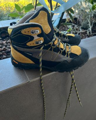 Scarponcini da trekking con suola Vibram
