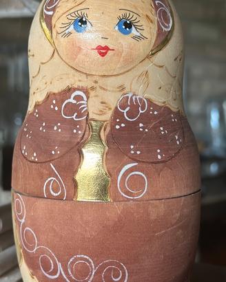 Matrioska russa vintage dipinta a mano