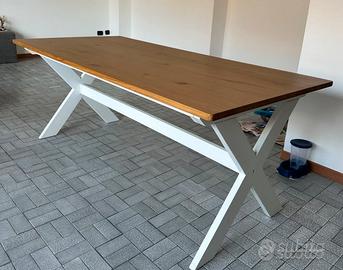 Tavolo moderno legno