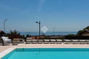 VILLA A SCHIERA A SOIANO DEL LAGO