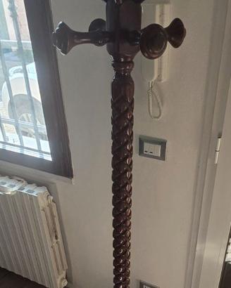 Attaccapanni da terra