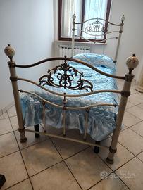 Letto singolo ottone e ceramica 