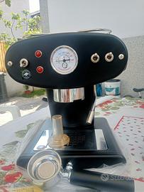 Macchina del caffè Illy