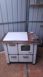Cucina economica a legna con forno