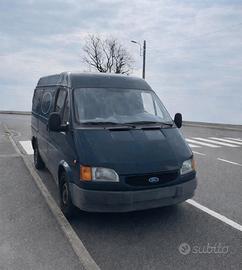 furgone. Ford