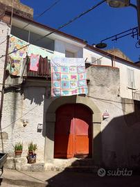 Casa semi indipendente d’epoca in vicolo