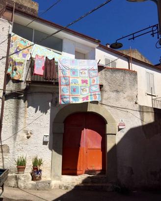 Casa semi indipendente d’epoca in vicolo