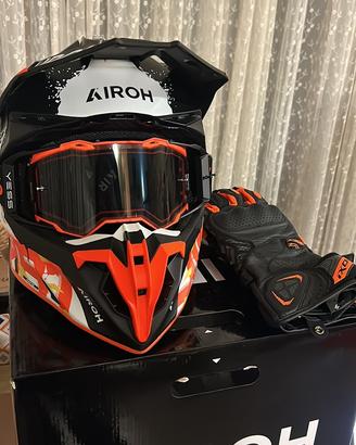 Casco moto e guanti