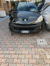 Peugeot 206+ incidentata solo 1 lato