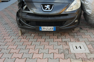 Peugeot 206+ incidentata solo 1 lato