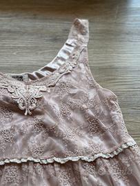 Vestito elegante e romantico rosa con pizzo