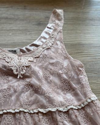 Vestito elegante e romantico rosa con pizzo