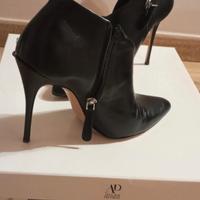 décolleté in pelle