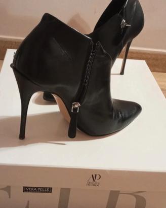 décolleté in pelle