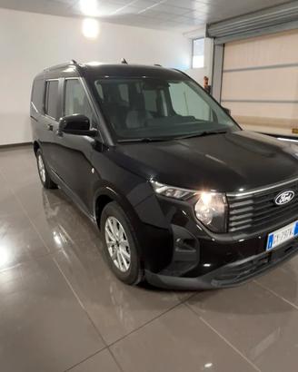 Ford Tourneo Courier 1.0 EcoBoost Titanium
