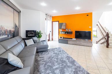 VILLA A SCHIERA A CELLENO