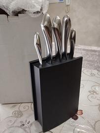 ceppo con 5 coltelli in acciaio kaiko