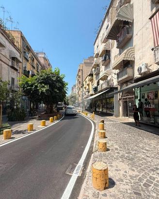 NEGOZIO A NAPOLI