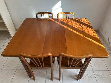 Assortimento tavolo, sedie e cucina