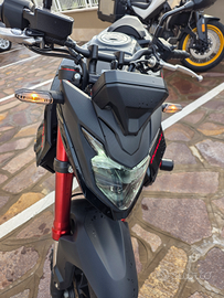 Metti la prima e parti. Honda Hornet 2023