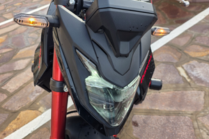 Metti la prima e parti. Honda Hornet 2023