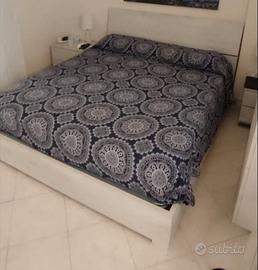 Camera da letto completa pari al nuovo. 