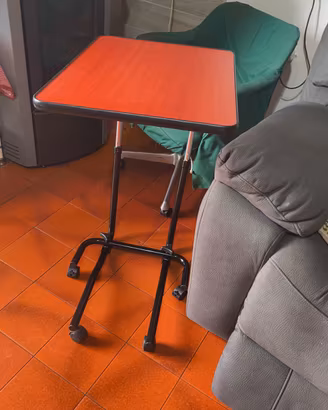tavolino mobile per assistenza a letto