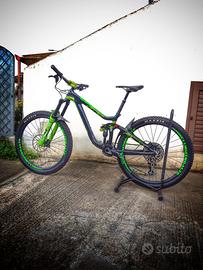 GIANT Reign 27.5 "Advanced Carbon