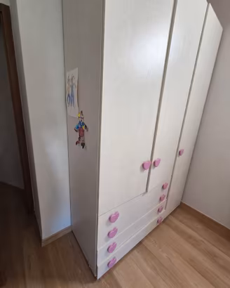 Cameretta bambina con 2 letti più armadio