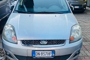 Ford Fiesta 1.4 TDCi aut. 5p. Ghia neopatentati