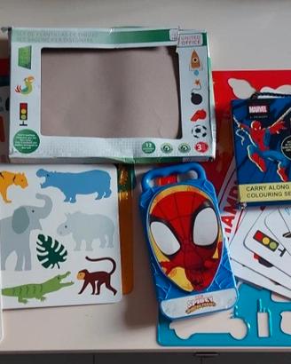 Set sagome per disegnare+colori/adesivi Marvel/Paw