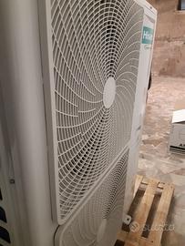 POMPA CALORE-CLIMA TRIFASE HISENS unità esterna