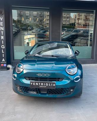 Fiat 600 Hybrid 101 CV DCT MHEV La Prima