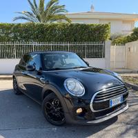 MINI Cooper D Full Black neopatentati