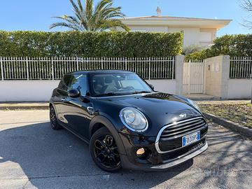 MINI Cooper D Full Black neopatentati