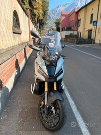 Xadv 750