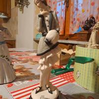 Statuetta capodimonte G.Armani Signora con Muff.