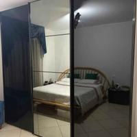 Armadio a tre ante scorrevole laccato nero a Franc