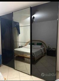 Armadio a tre ante scorrevole laccato nero a Franc