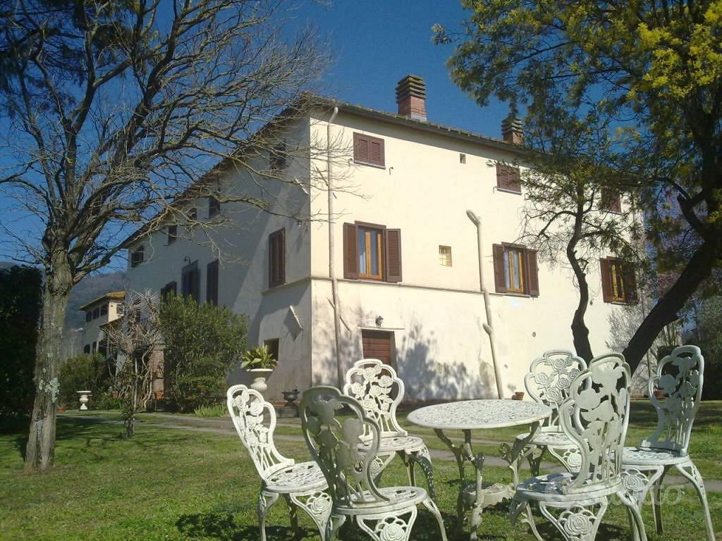 Villa di 860 m² con più di 5 locali e box auto dop