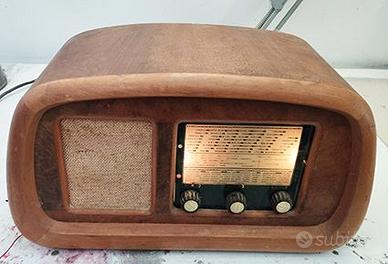 ANTICA RADIO D'EPOCA IN LEGNO